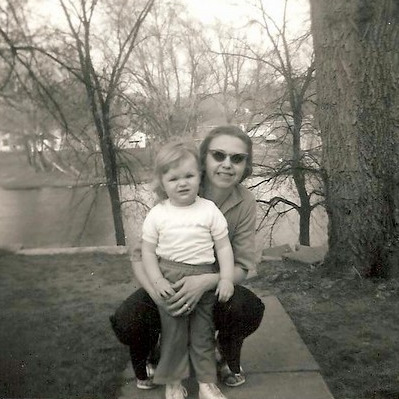 Denise Taranov as a child with mother